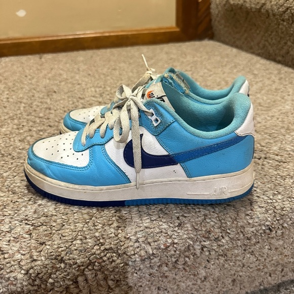 Nike Men's Athletic Shoes in Blue and White - Picture 4 of 6